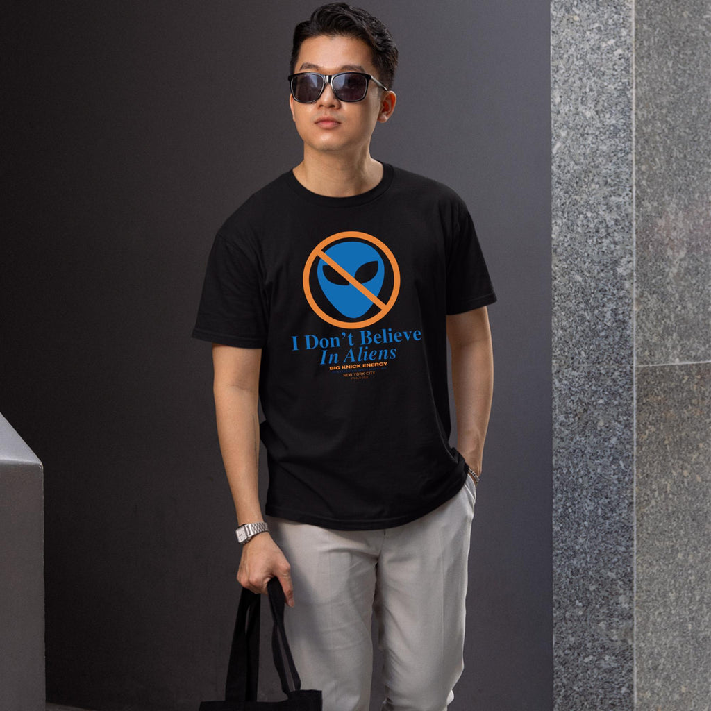 I Don’t Believe In Aliens Big Knick Shirt