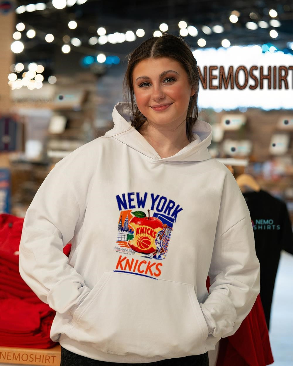 New York Knicks concrete apple logo vintage shirt