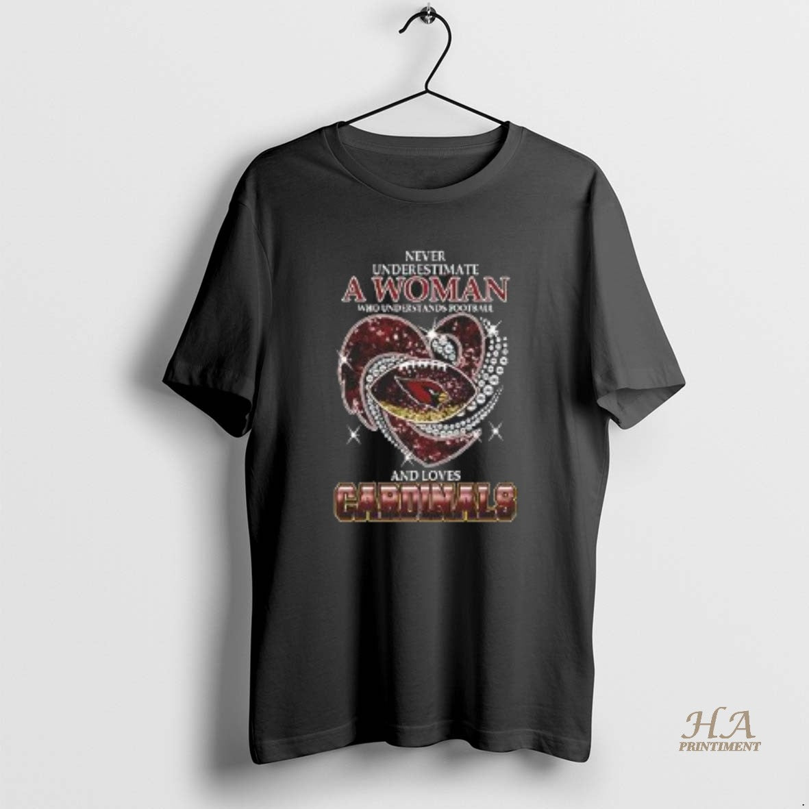 Official Top Never Underestimate A Woman Who Understands Football And Loves Arizona Cardinals 2025 Shirt Hoodie Sweatshirt
