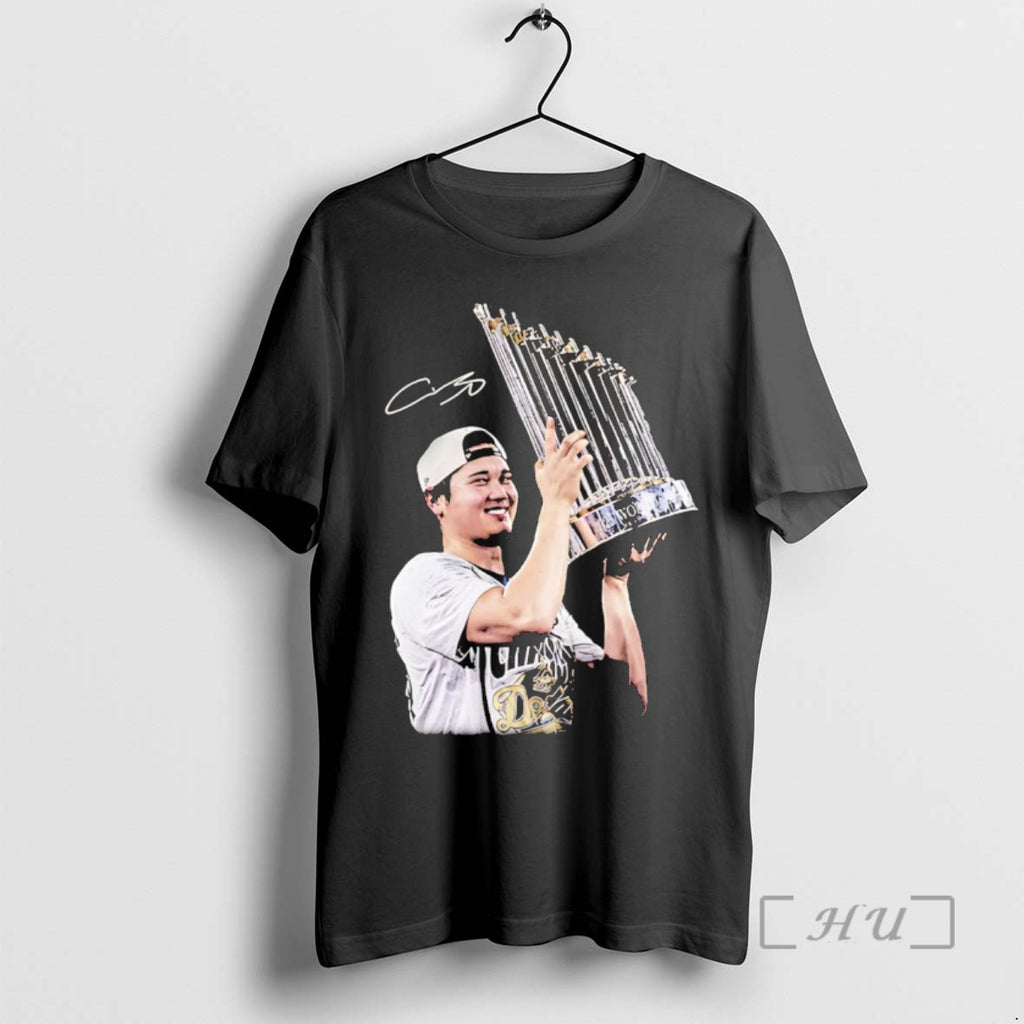 Officials Shohei Ohtani Holding 2025 World Series Trophy Shirt Hoodie Sweatshirt | PurePodTees.com