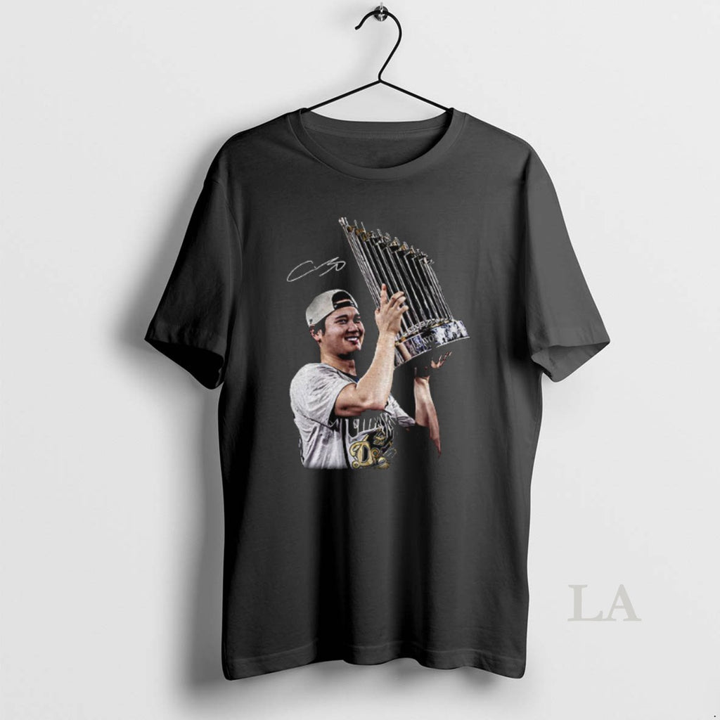 Original Shohei Ohtani Holding Trophy Los Angeles Dodgers Mlb Baseball World Series 2025 Signature Shirt Hoodie Sweatshirt