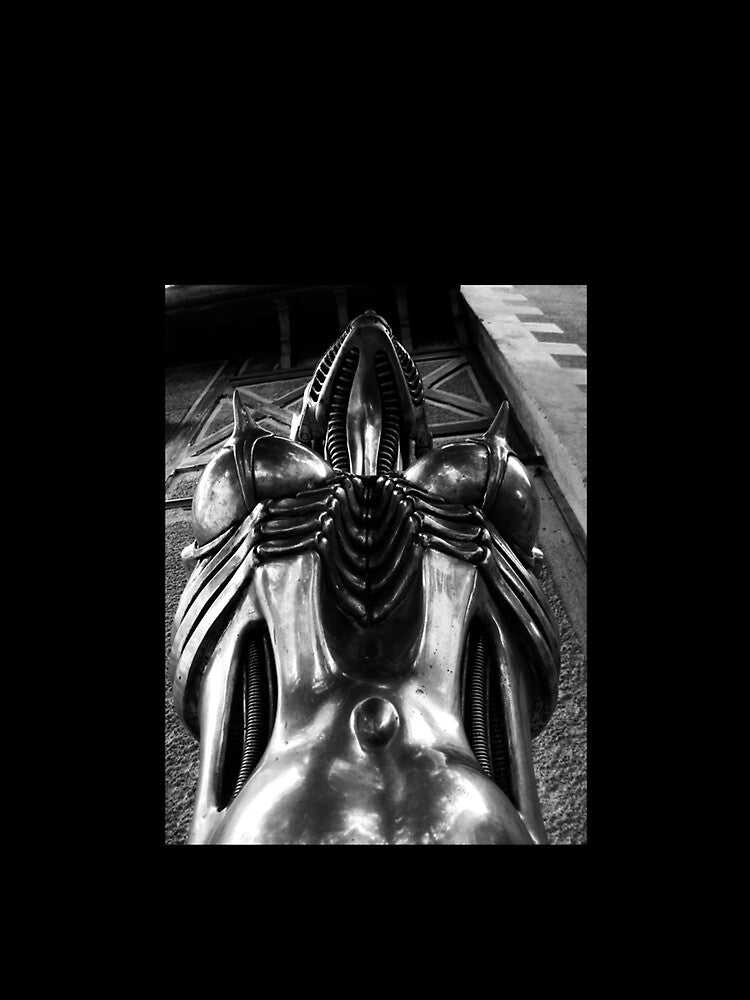 H R Giger Museum. Eingangsstatue. Gruyères, Schweiz Longshirt by karsynsier12