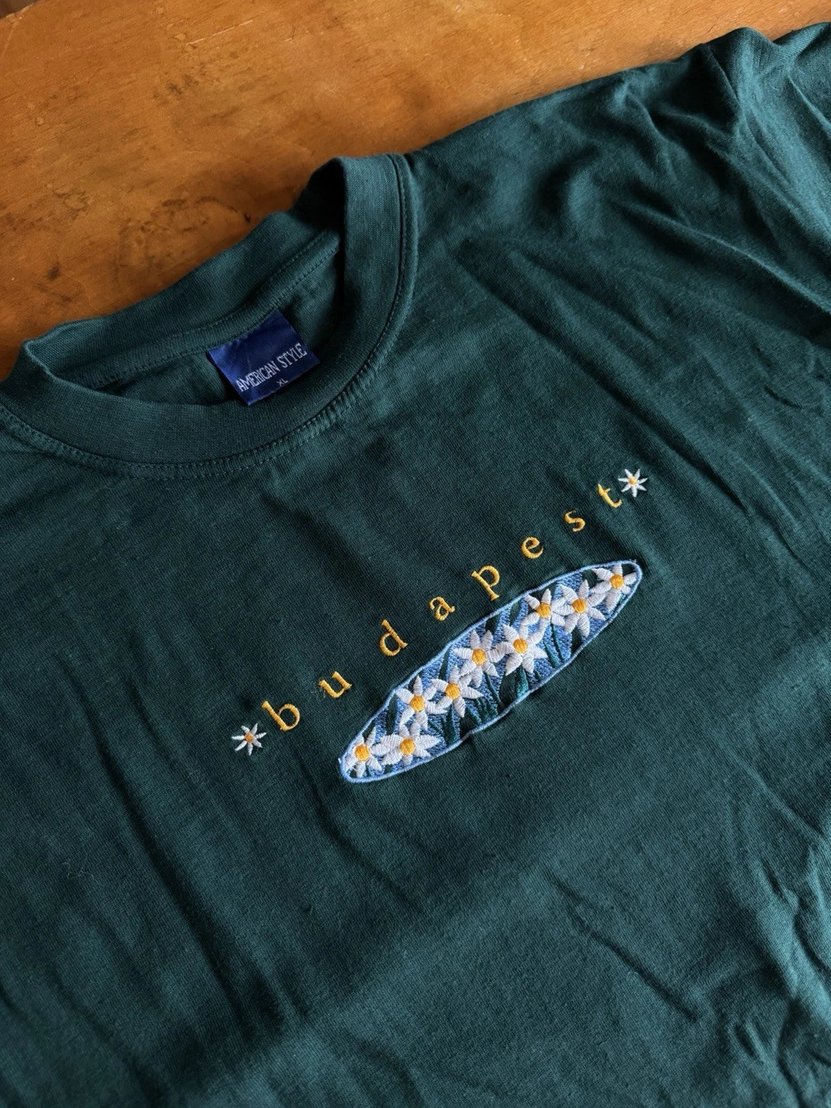 Embroidered Y2K Budapest Hungary Floral T-Shirt Green Unisex Large