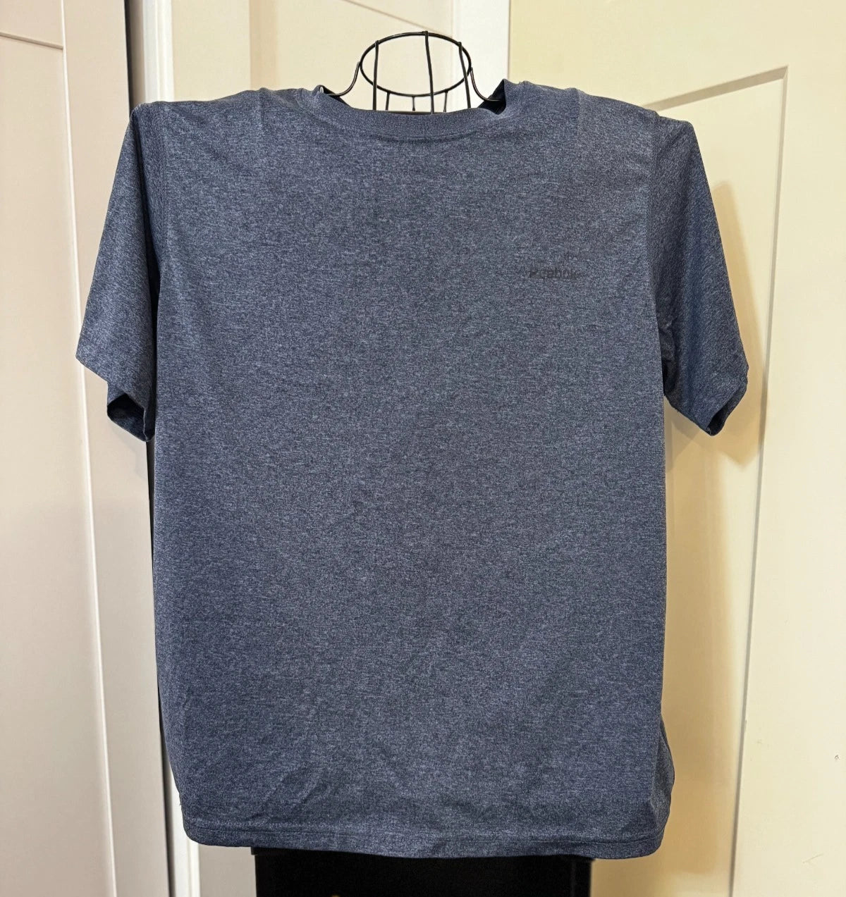 Reebok  T-Shirt Men's Size Medium Short Sleeve Crew Neck Navy Blue