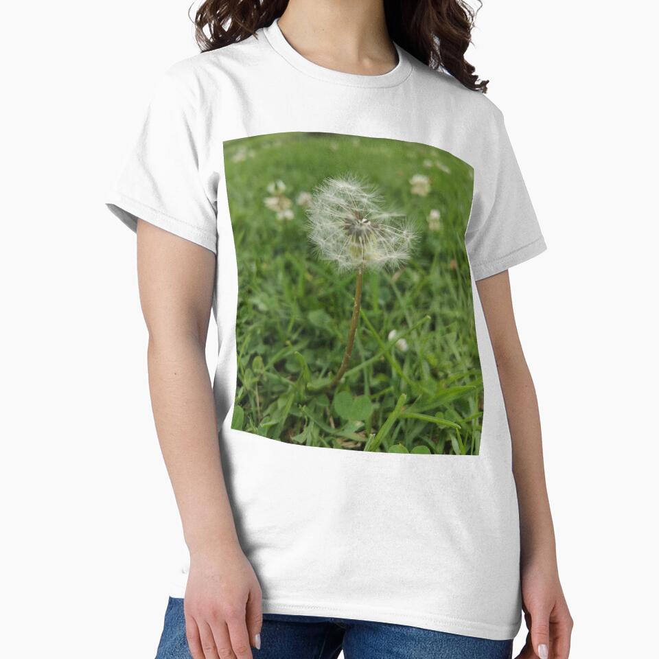 fluffy white flower by ecowafes