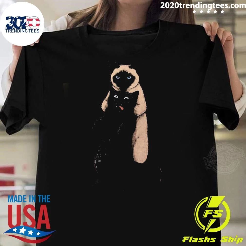 Funny Hugging Cats Headlocking Graphic Tee – Siamese and Grey Cat Meme Shirt