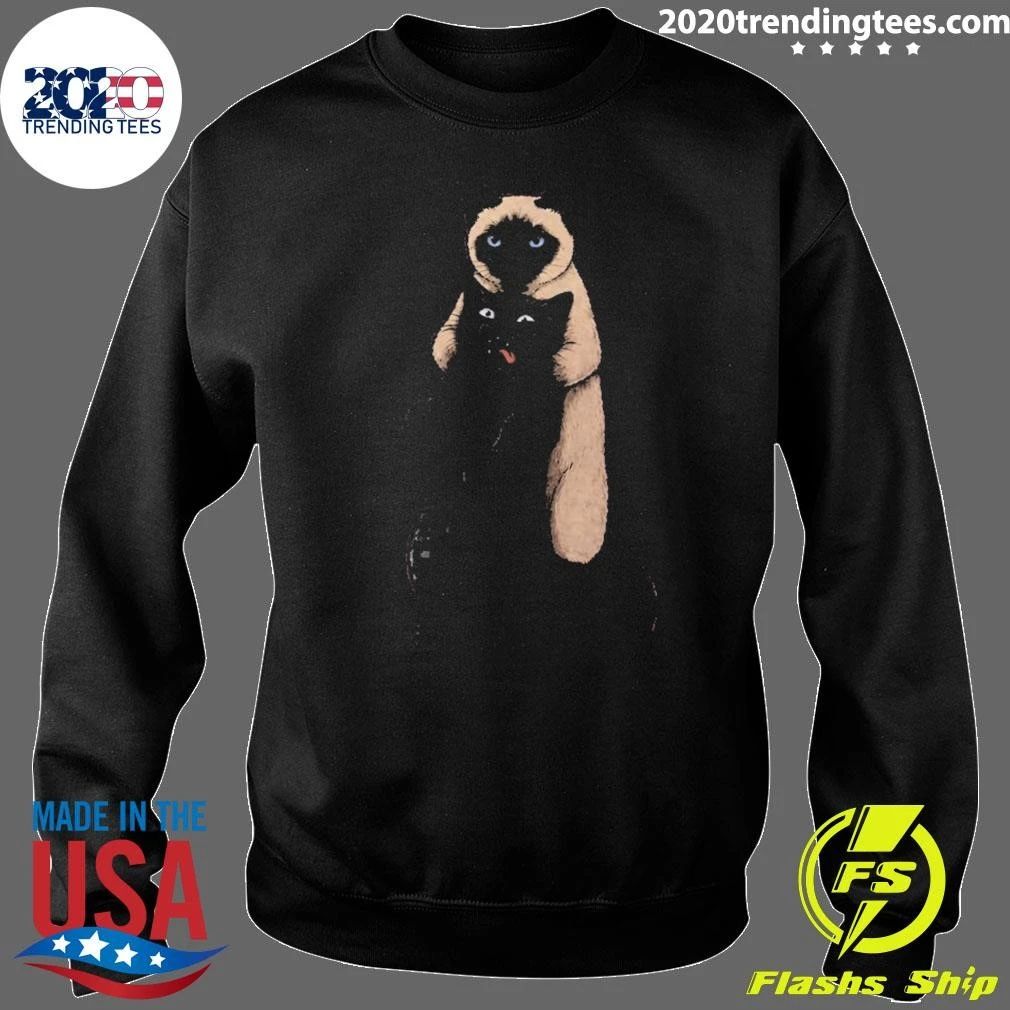 Funny Hugging Cats Headlocking Graphic Tee – Siamese and Grey Cat Meme Shirt